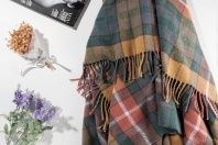 Фотография Плед Шерстяной коричневый клетка