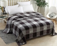 Плед Черно-белая клетка Love от интернет-магазина Галактика текстиля Плед Черно-белая клетка Love фото