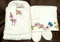 Картинка Халат, полотенца, тапочки, мочалка Deco Bianco 